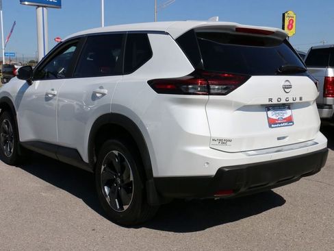 Used 2026 Nissan Rogue SV FWD image 7