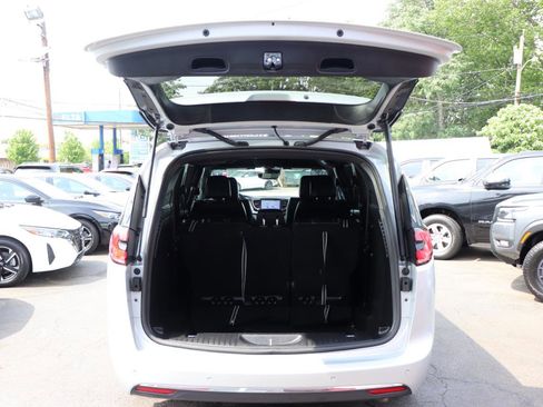 Used 2026 Chrysler Pacifica Select FWD image 56