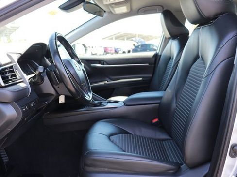 Used 2023 Toyota Camry SE FWD image 11