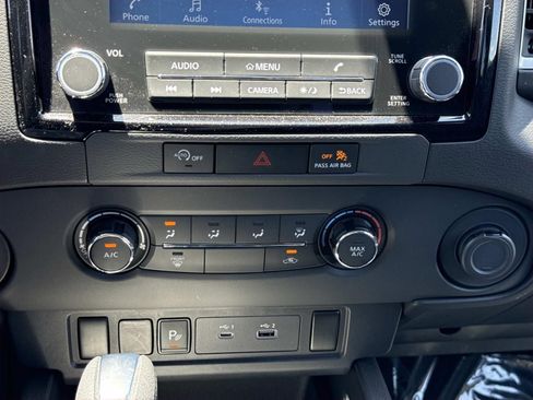 Used 2023 Nissan Frontier SV w/ Technology Package RWD image 11