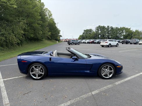 Used 2007 Chevrolet Corvette Convertible w/ Preferred Equipment Group RWD image 4