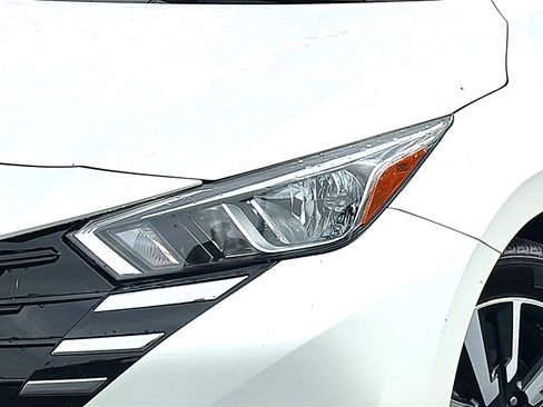 Used 2024 Nissan Versa SV image 4