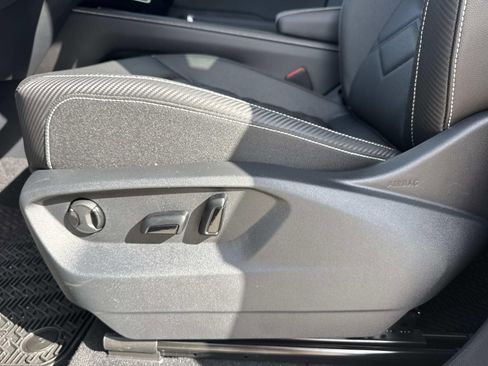 New 2026 Volkswagen Atlas Cross Sport SE FWD image 9