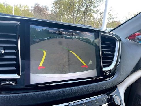 Used 2023 Chrysler Pacifica Touring-L FWD image 20