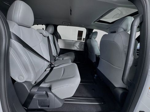 New 2026 Toyota Sienna XLE image 27