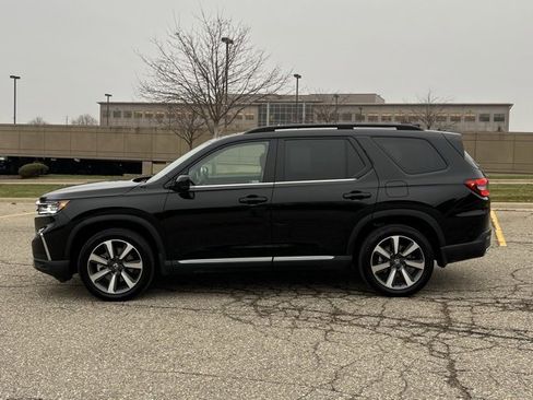 Certified 2025 Honda Pilot Elite image 3