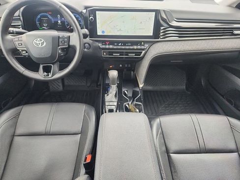 Used 2025 Toyota Camry XLE image 8