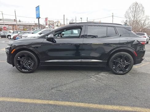 Used 2024 Chevrolet Equinox EV RS image 2