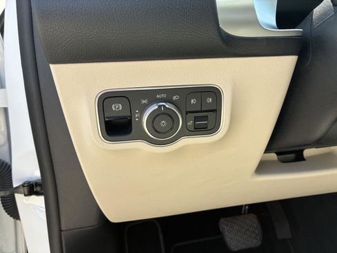 Used 2023 Mercedes-Benz GLB 250 image 5