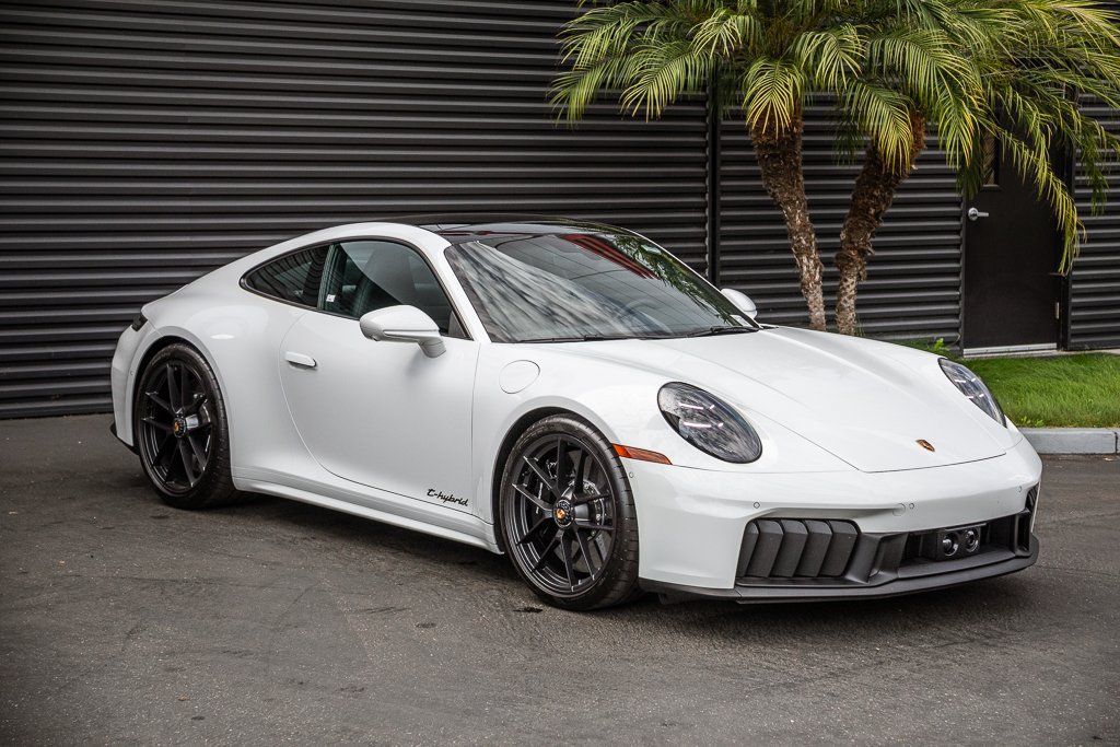 Certified 2025 Porsche 911 Carrera GTS RWD image 6