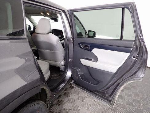 Used 2023 Toyota Highlander L FWD image 30