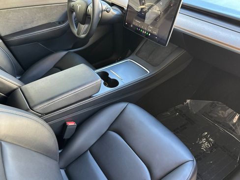 Used 2022 Tesla Model Y Performance AWD/4WD image 35