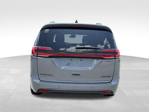 Used 2025 Chrysler Pacifica Limited FWD image 23