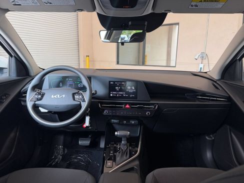 Used 2026 Kia Niro LX FWD image 28