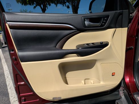 Used 2016 Toyota Highlander Limited FWD image 29