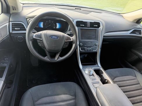 Used 2019 Ford Fusion SE FWD image 11
