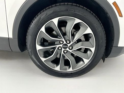 Used 2022 Lincoln Nautilus Reserve w/ Luxury Package AWD/4WD image 32