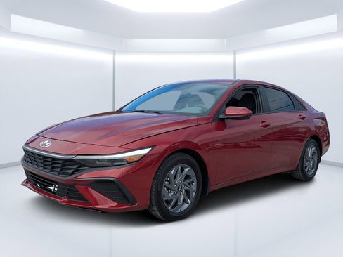 Used 2024 Hyundai Elantra SEL image 8