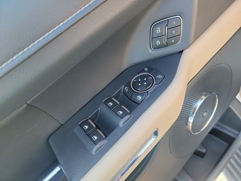 Used 2023 Ford Expedition Limited image 13