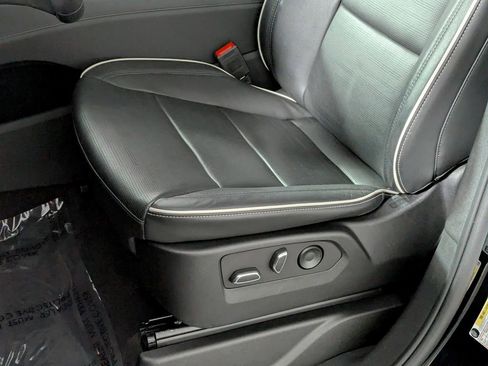 Used 2022 Cadillac Escalade Premium Luxury image 21