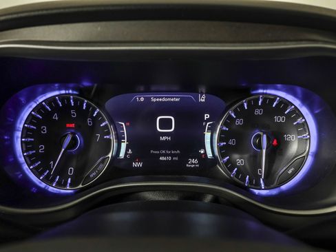 Used 2022 Chrysler Pacifica Touring-L image 29