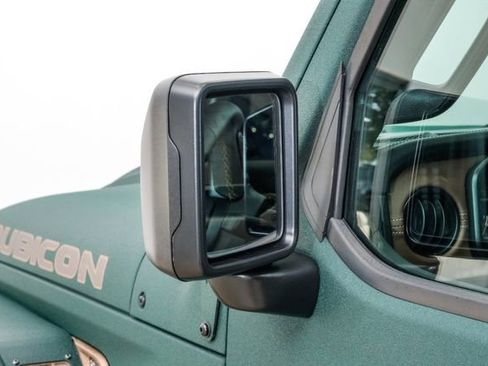 Used 2025 Jeep Wrangler Unlimited Rubicon w/ Technology Group image 59