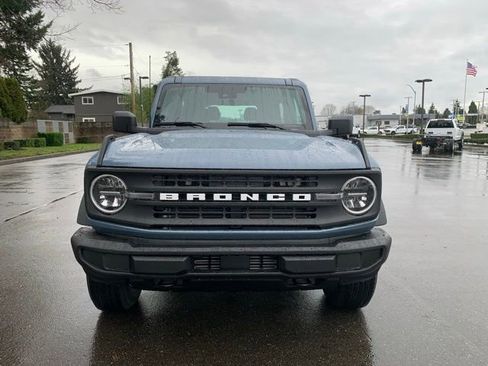 New 2025 Ford Bronco Base image 9