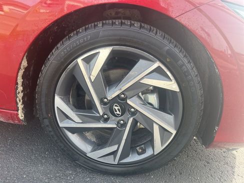 Used 2025 Hyundai Elantra Limited image 12