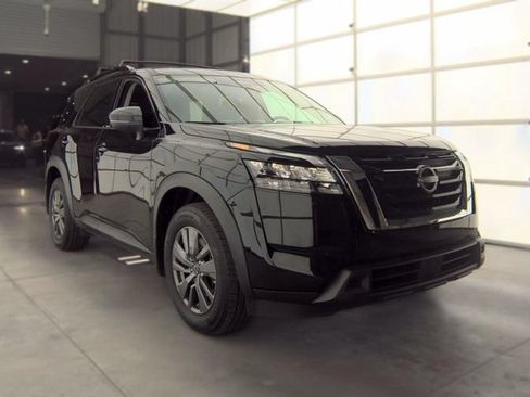 Used 2025 Nissan Pathfinder SV w/ SV Premium Package AWD/4WD image 5