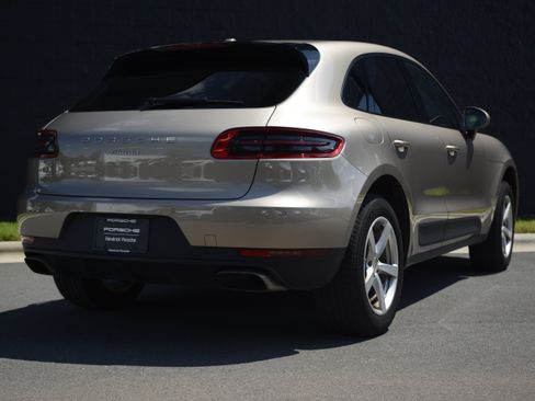 Certified 2018 Porsche Macan AWD/4WD image 7