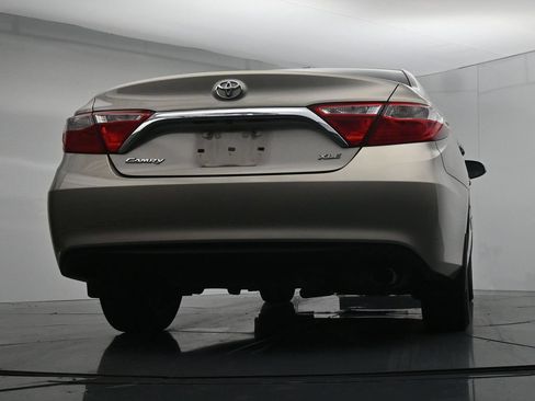 Used 2017 Toyota Camry XLE w/ Moonroof Package FWD image 21
