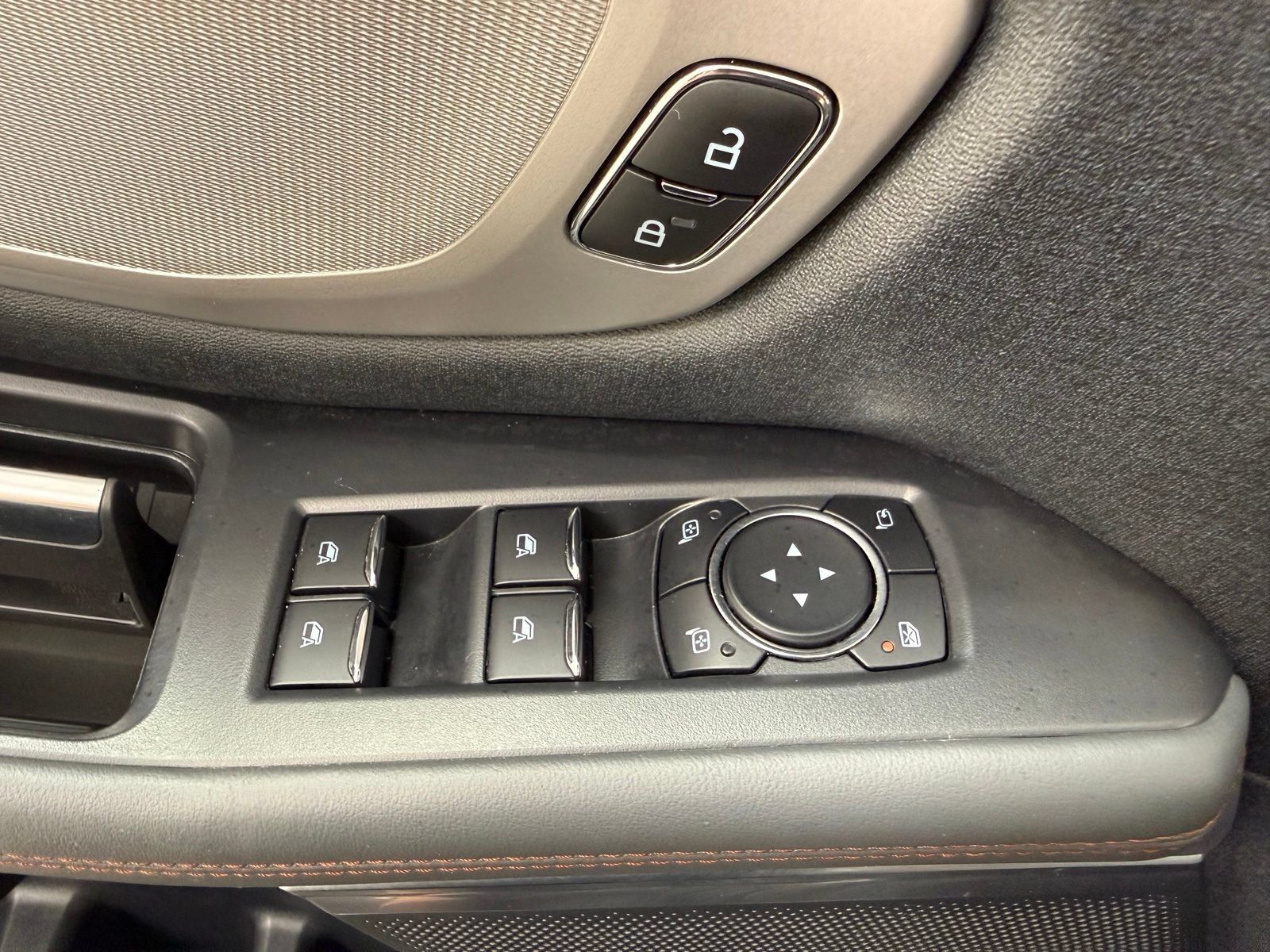 Used 2025 Ford Expedition Active AWD/4WD image 14