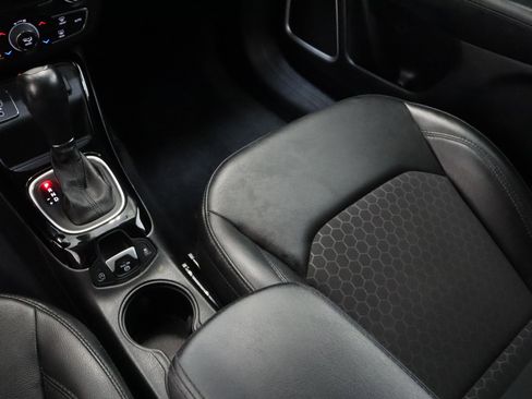 Used 2019 Jeep Compass Latitude FWD image 16