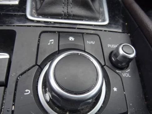 Used 2018 MAZDA MAZDA3 Touring image 13