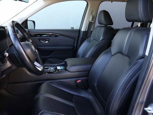 Used 2024 Honda Pilot Touring image 9