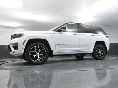 Used 2023 Jeep Grand Cherokee Summit AWD/4WD image 60