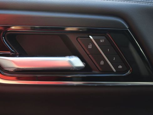 New 2026 GMC Yukon Denali w/ Denali Reserve Package image 9