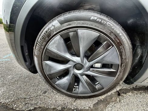 Used 2024 Tesla Model Y Long Range RWD image 16