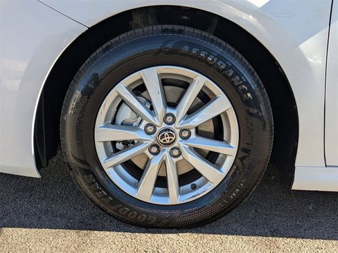 Used 2025 Toyota Camry Hybrid image 31