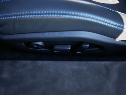 Used 2023 Lamborghini Huracan Tecnica image 32