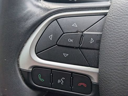 Used 2018 Jeep Compass Latitude w/ Popular Equipment Group FWD image 19