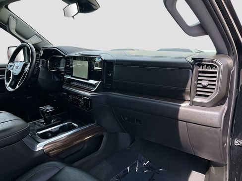 Used 2024 Chevrolet Silverado 1500 LT Trail Boss w/ Convenience Package II AWD/4WD image 31