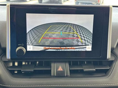 Used 2025 Toyota RAV4 LE AWD/4WD image 32
