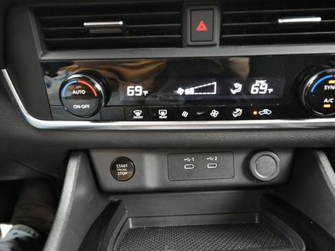 Used 2024 Nissan Rogue SV FWD image 28