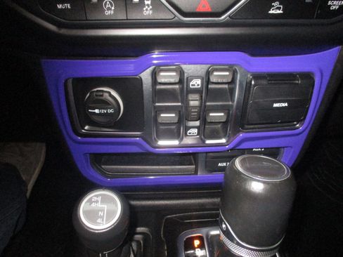 Used 2020 Jeep Gladiator Overland image 19