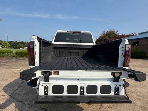 Used 2025 GMC Sierra 2500 AT4 w/ Technology Package AWD/4WD image 6