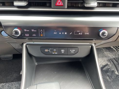 New 2026 Kia Carnival FWD image 22