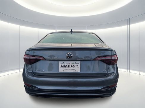 Used 2024 Volkswagen Jetta SE image 5