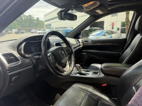 Used 2018 Jeep Grand Cherokee Overland AWD/4WD image 12