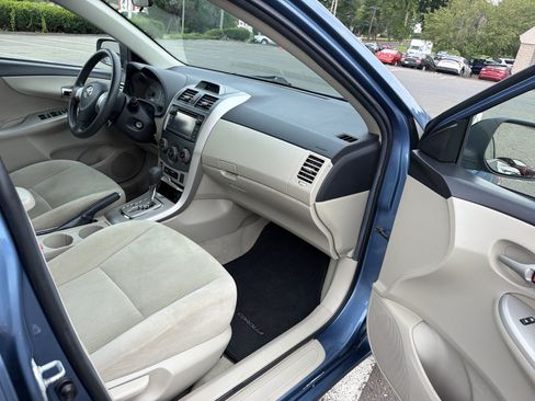 Used 2013 Toyota Corolla LE FWD image 38